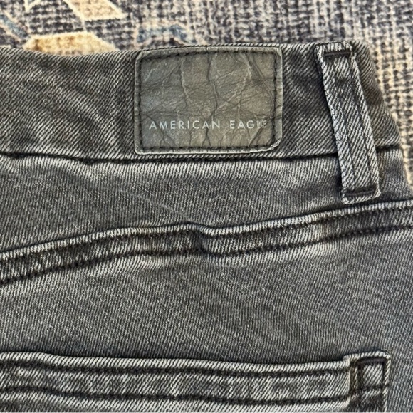American Eagle Faded Black Denim Straight Stretch Jeans Women’s Size 6 Short - Picture 6 of 10